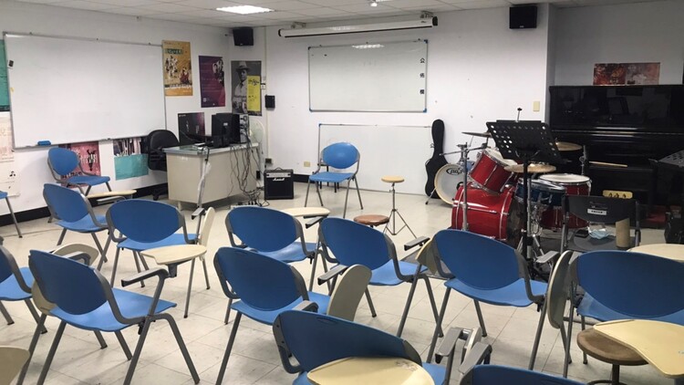 音樂系爵士鼓教室(4401教室)